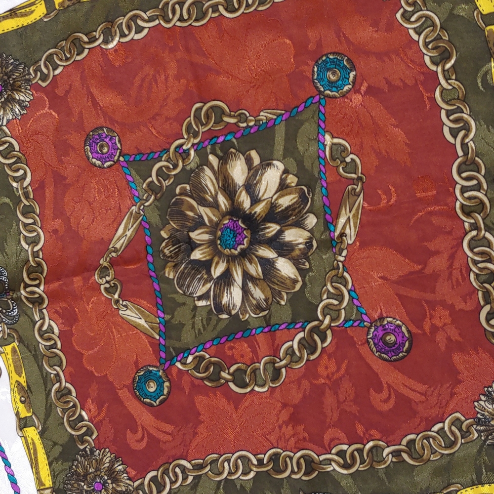 NWOT Gorgeous scarf 34x34